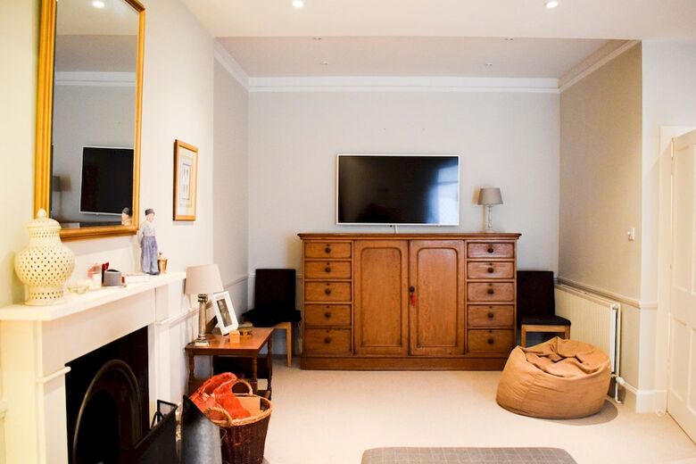 Spacious 2 Bedroom Inverleith Home With Garden