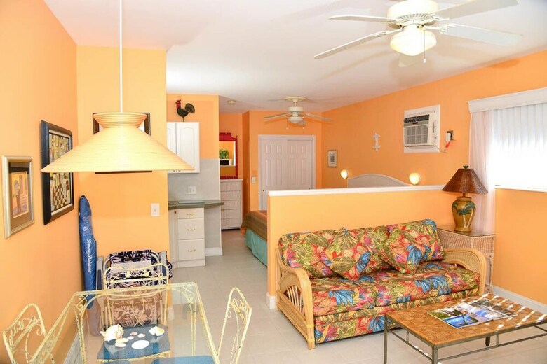 The Palmview And Sandpiper Inns