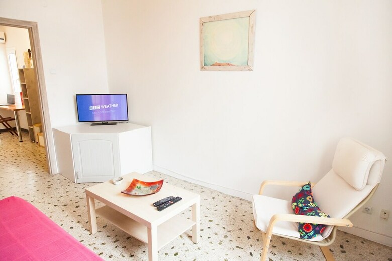Beautiful Apartment Near Keramikossubway