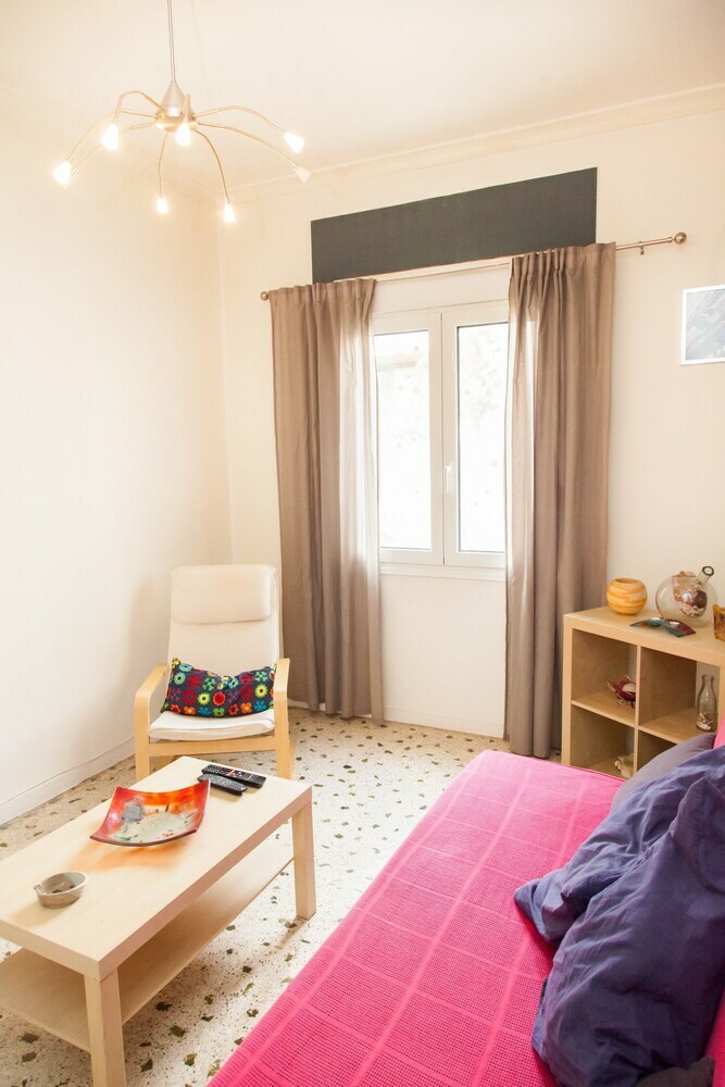 Beautiful Apartment Near Keramikossubway