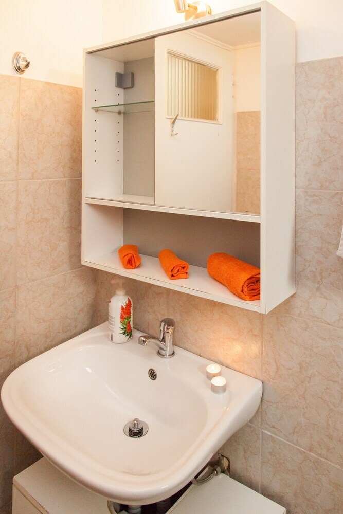 Beautiful Apartment Near Keramikossubway