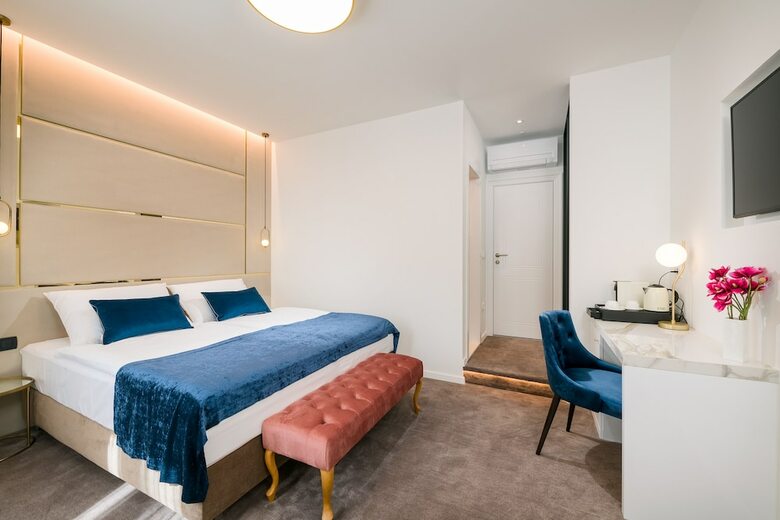 Bed & Breakfast Flos Luxury Rooms