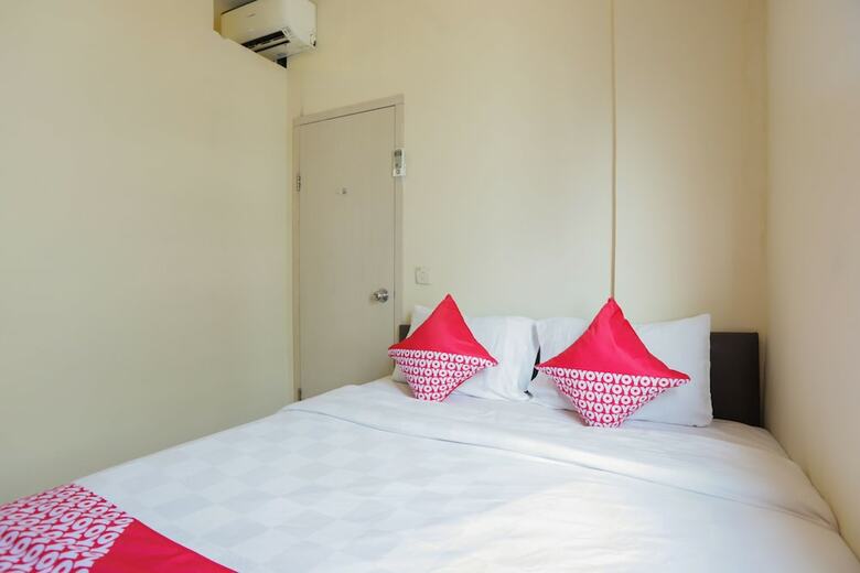 Oyo 909 Lauv Room Grand Centerpoint