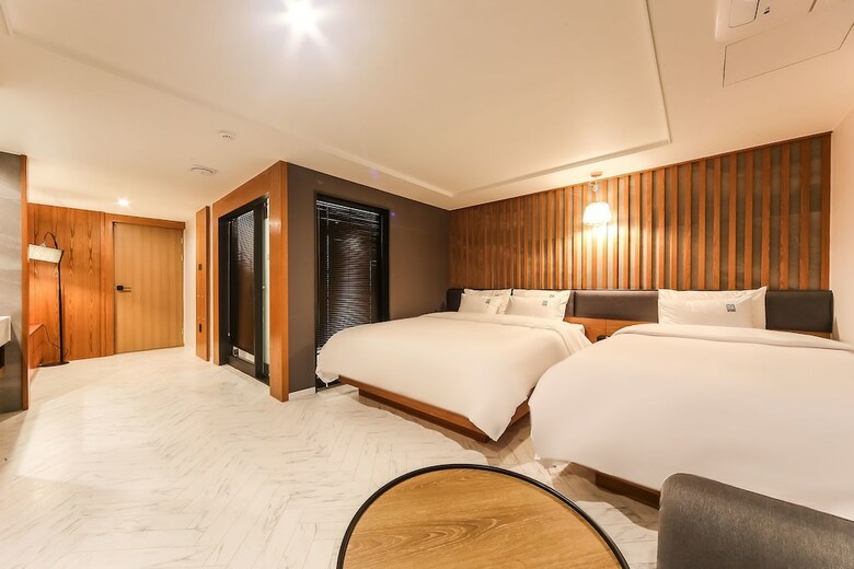 Gray 191 Hotel