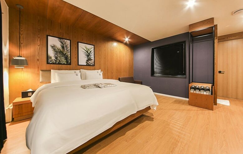 Gray 191 Hotel