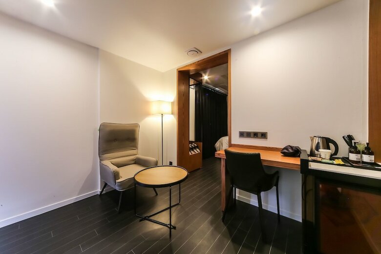 Gray 191 Hotel