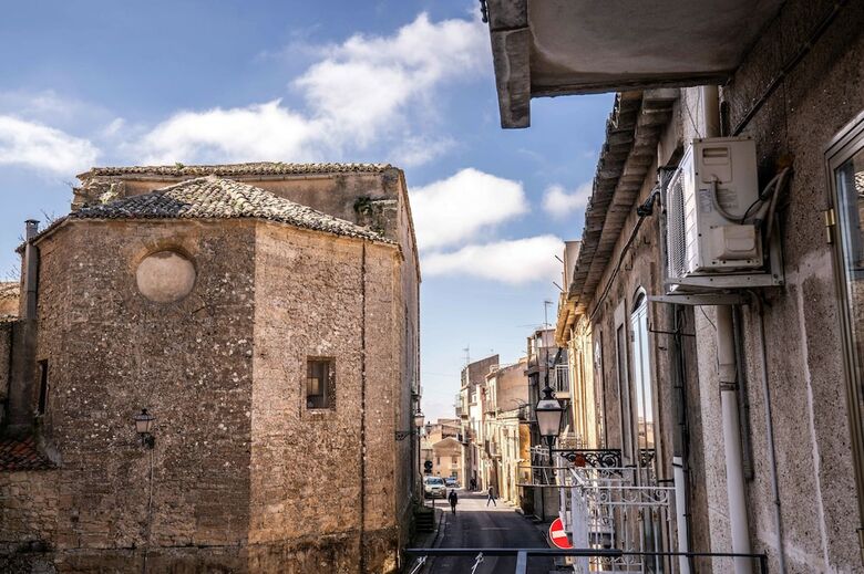 Rocca Di Cerere Apartments