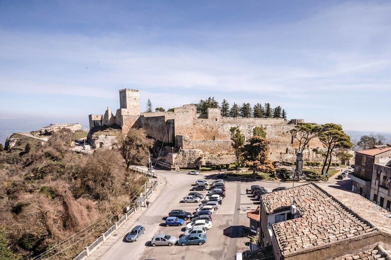 Rocca Di Cerere Apartments