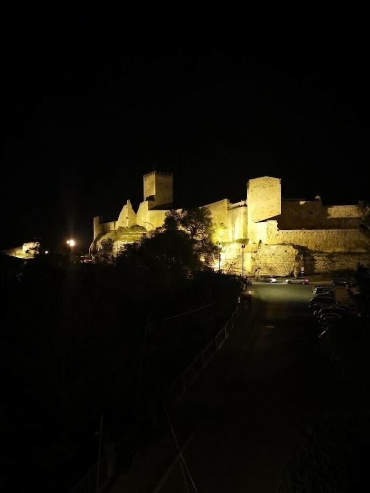 Rocca Di Cerere Apartments
