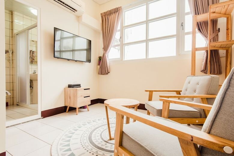 Bed & Breakfast Elug Homestay