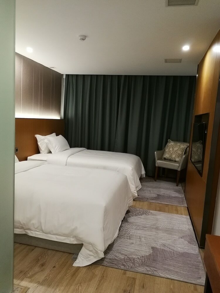 Lushan Xinyuan Hotel