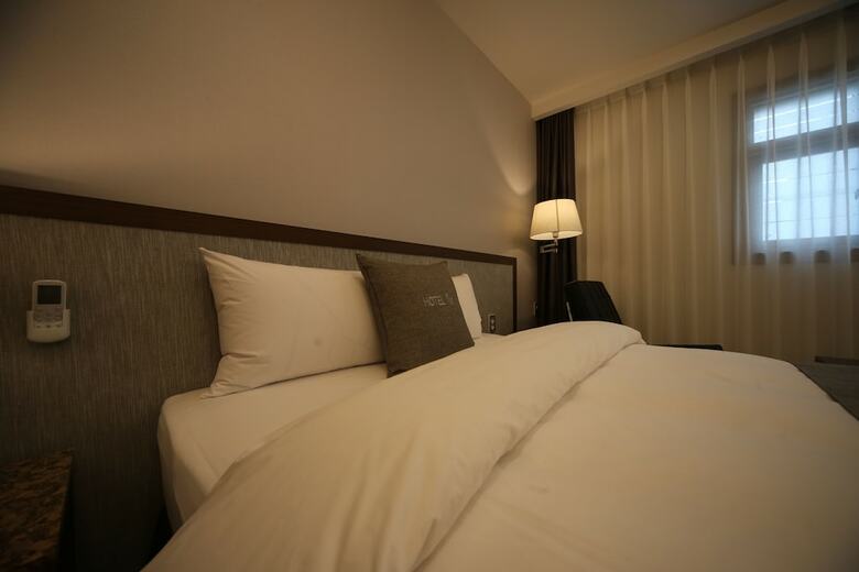 Hotel J's