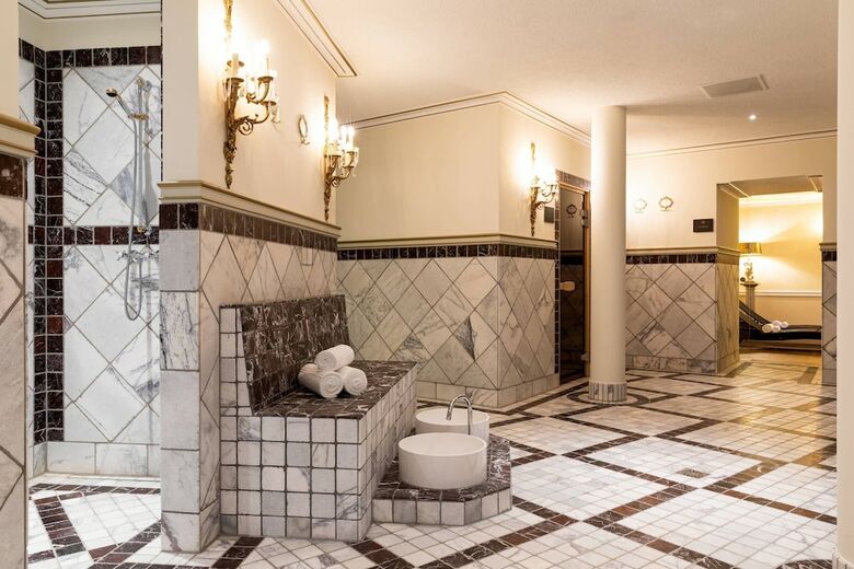 Hotel Schloss Lieser, Autograph Collection