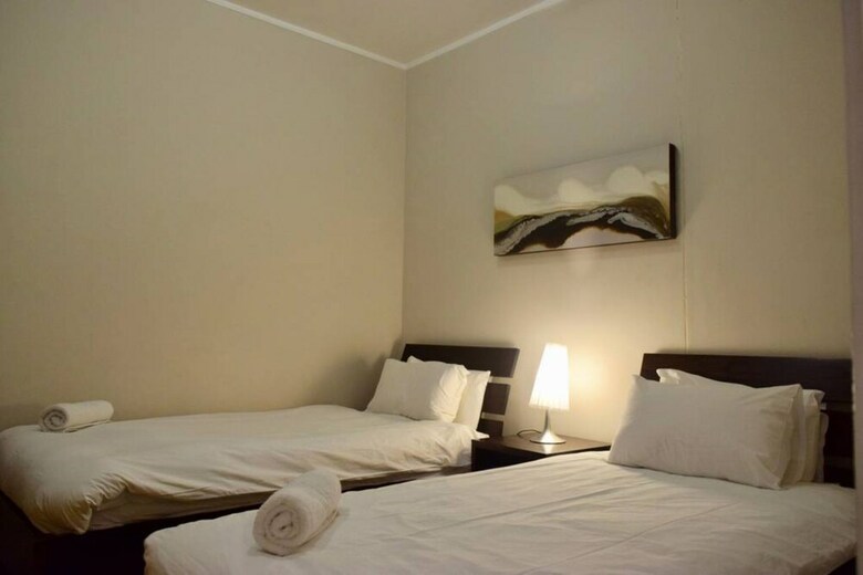 Relaxing 2 Bedroom Rockwell Apartment Suite