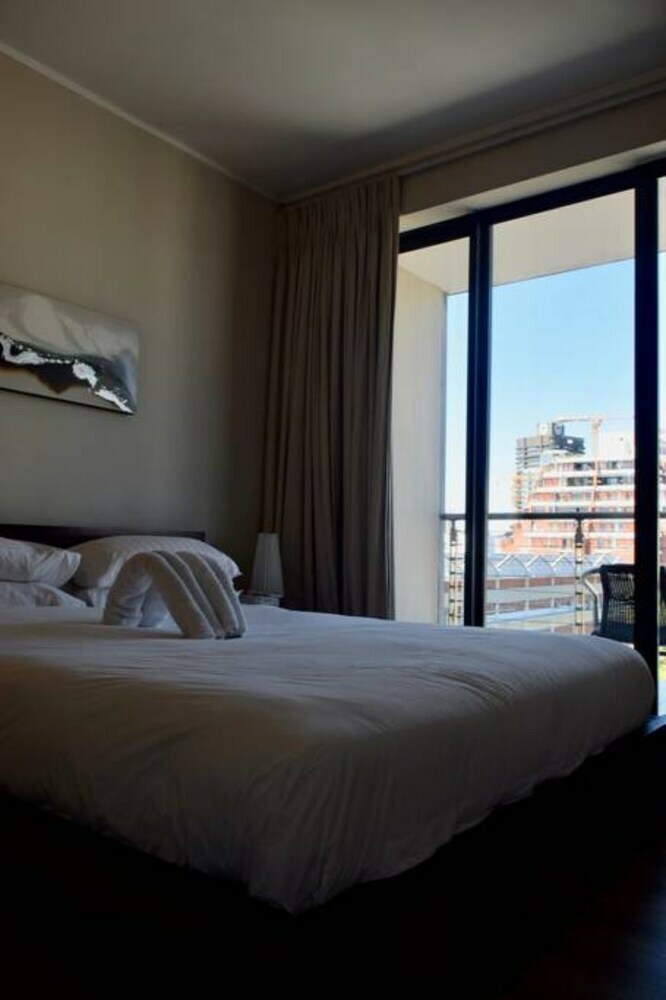 Relaxing 2 Bedroom Rockwell Apartment Suite