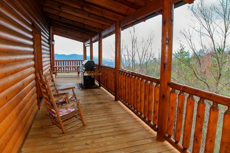 Million Dollar View - Four Bedroom Cabin