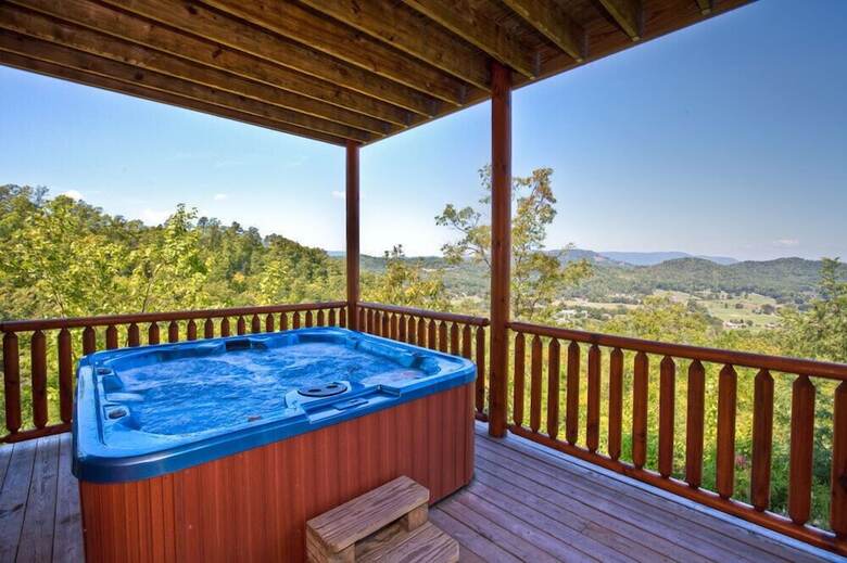 Swimming In The Clouds - Eight Bedroom Cabin