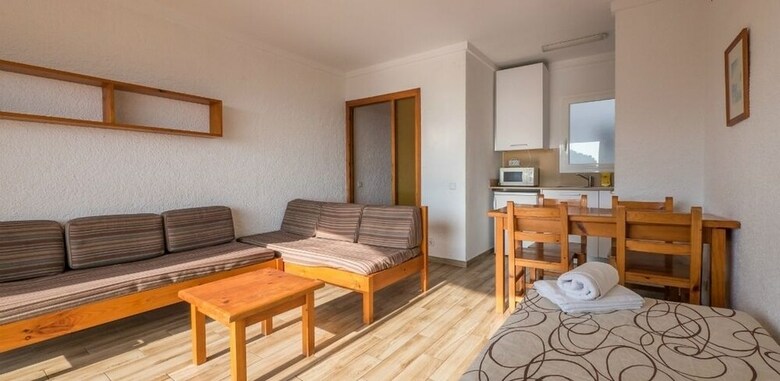 Lindo Apartamento En Blanes