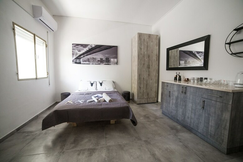 Rooms At R&a Apartment