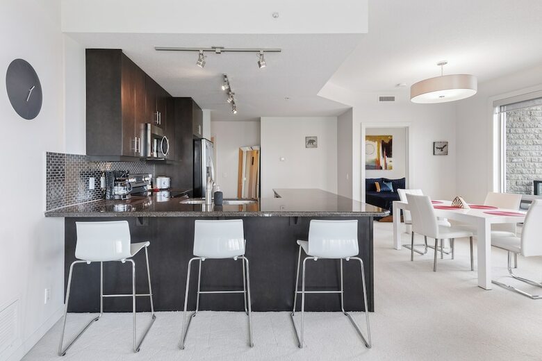 Simply Comfort. Downtown Calgary Apts