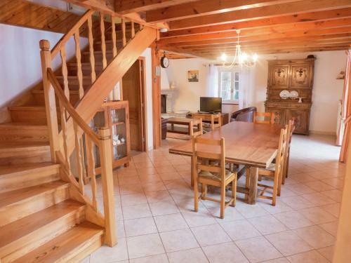 Entre Rivi�re Et For�t En Auvergne