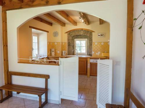 Entre Rivi�re Et For�t En Auvergne