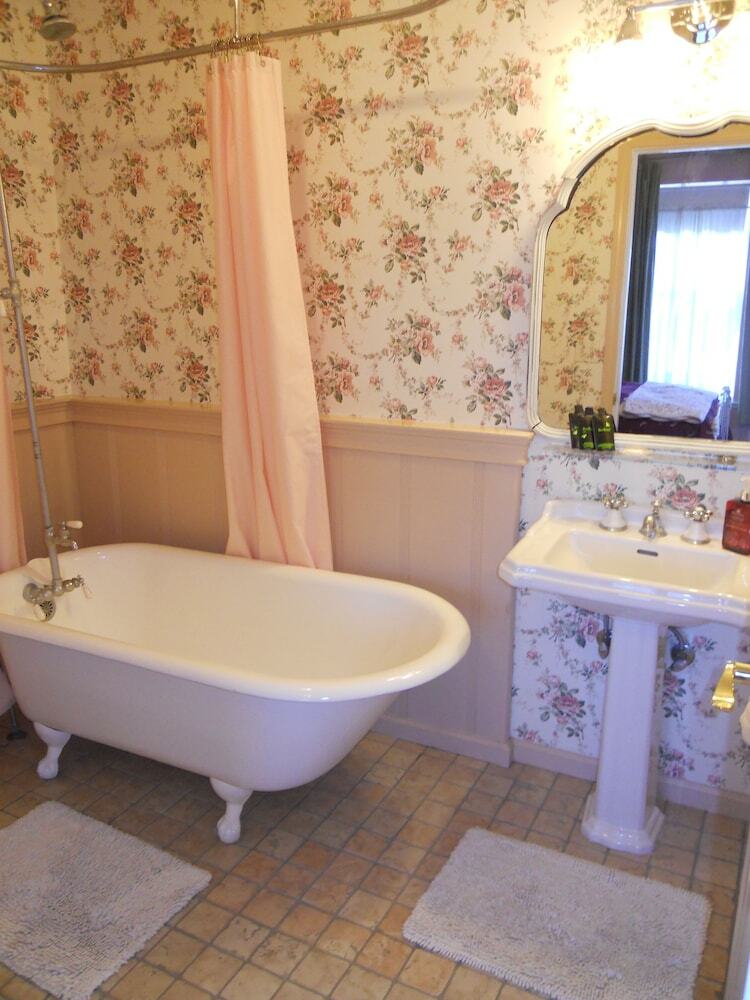 Posada Pescadero Creek Inn