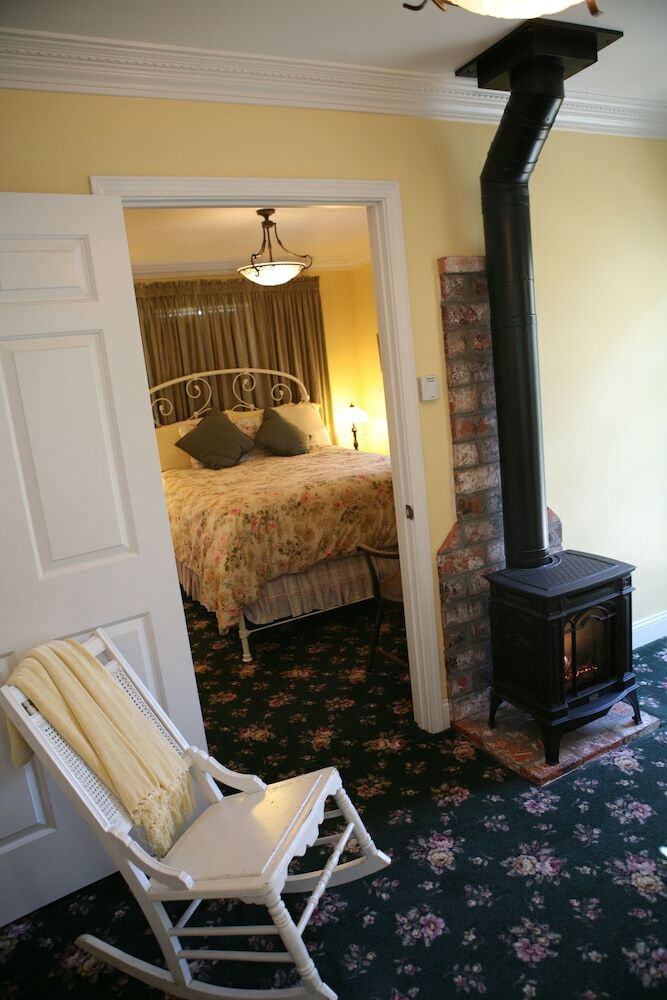 Posada Pescadero Creek Inn
