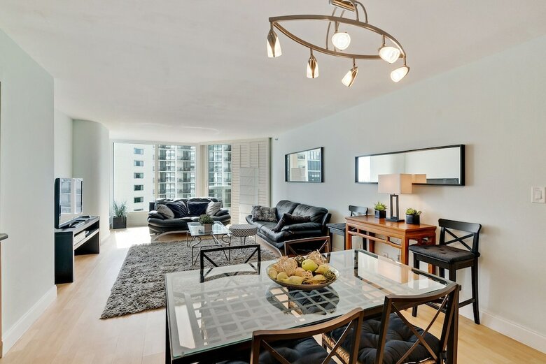 The Grand Condos By Edgewater One Ir