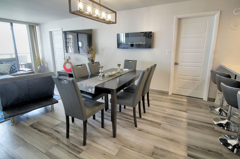 The Grand Condos By Edgewater One Ir