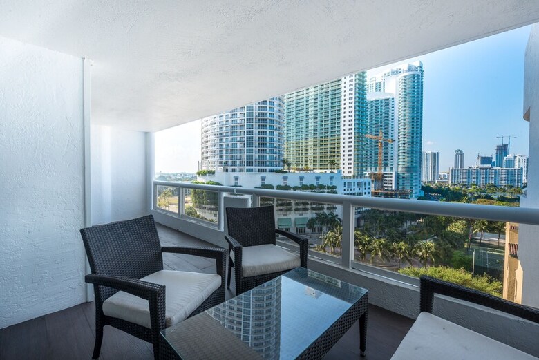 The Grand Condos By Edgewater One Ir