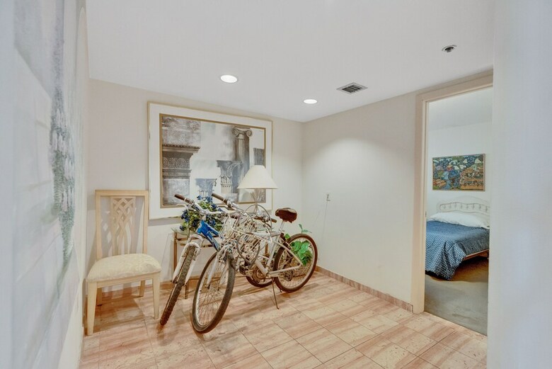 The Grand Condos By Edgewater One Ir