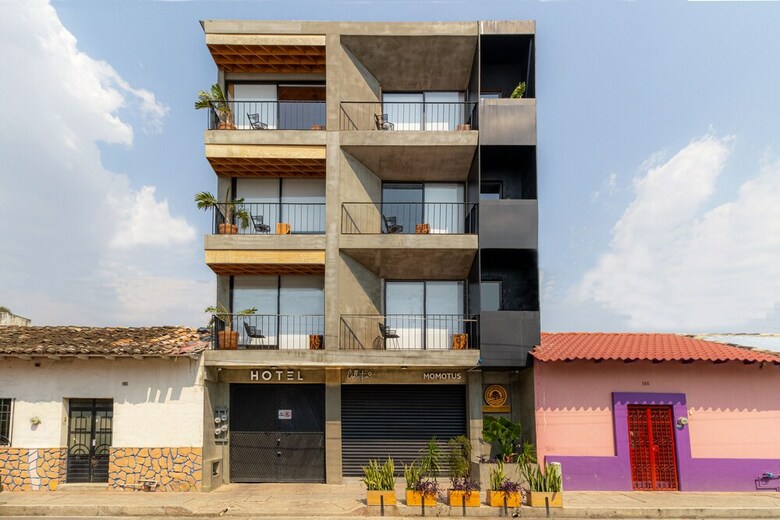 Momotus Hotel