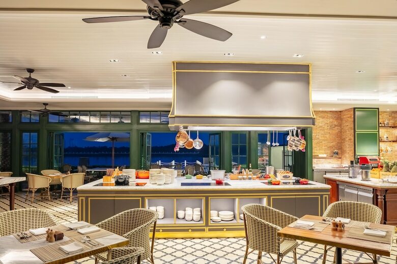 Mia Saigon Luxury Boutique Hotel