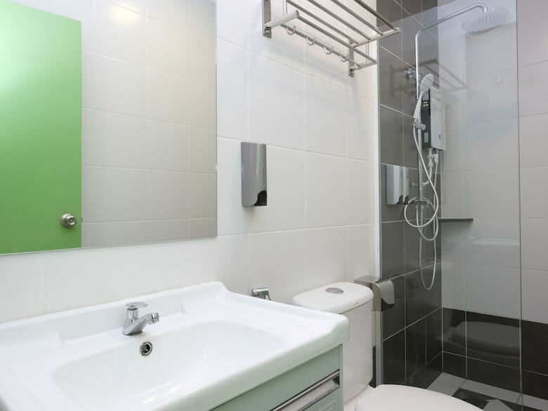 Oyo 1139 W Hotel Cemerlang