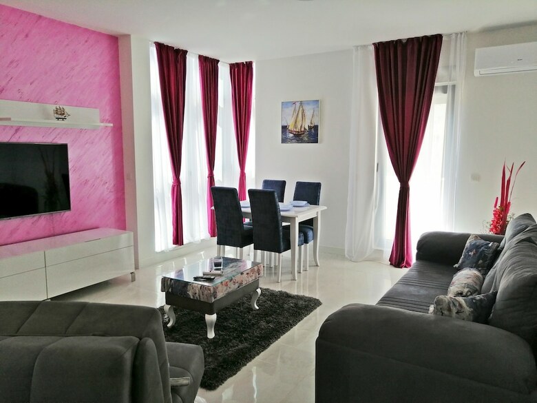 de Luxe City Apartments