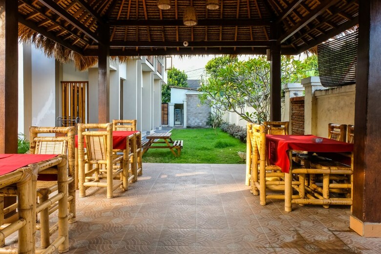 Hotel Oyo 992 Semilir Senggigi Inn