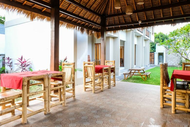 Hotel Oyo 992 Semilir Senggigi Inn
