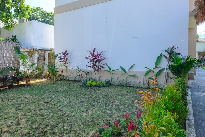Hotel Oyo 992 Semilir Senggigi Inn