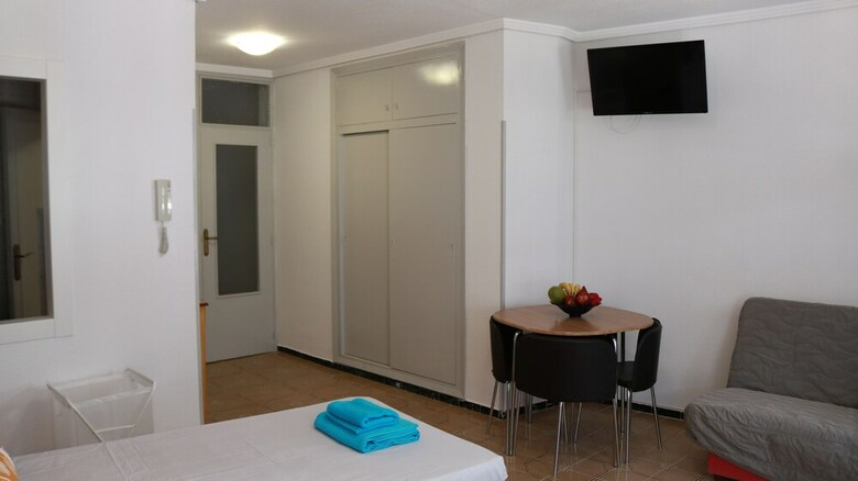 Apartamentos Estudios Mundobooking