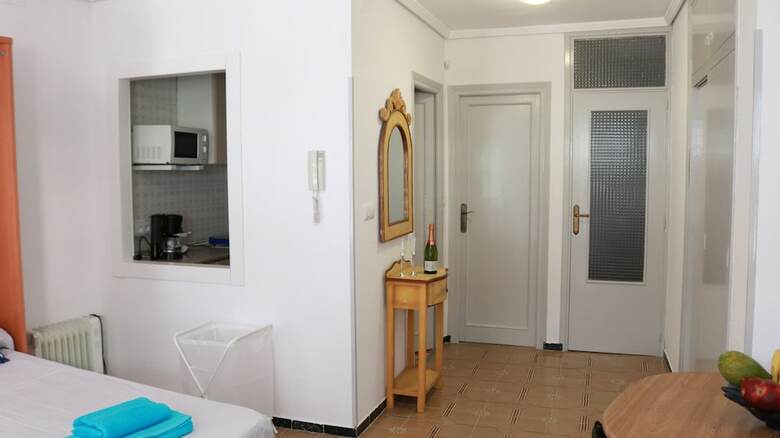 Apartamentos Estudios Mundobooking