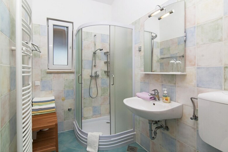 Apartments Levan Ceja