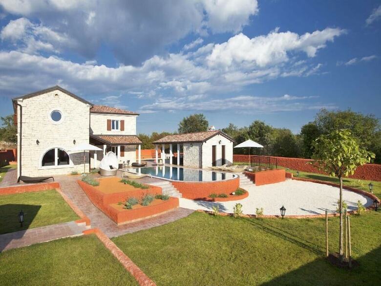 Villas Modena & Luxoria