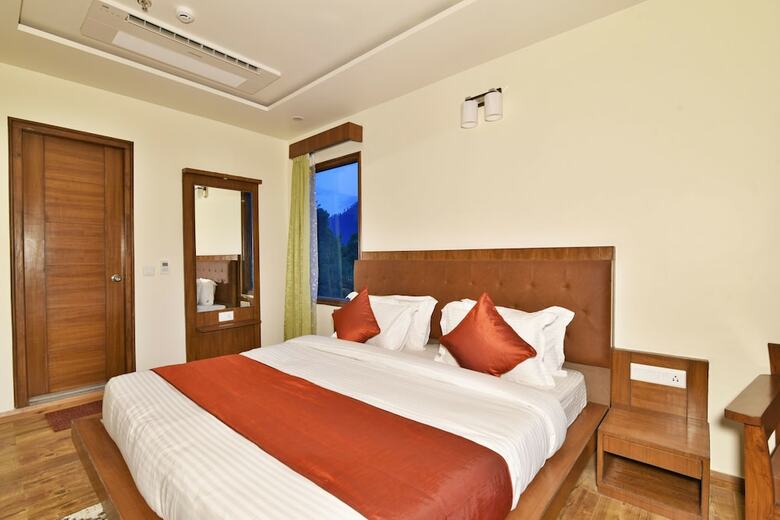 Hotel Ashapuri Residency Manali