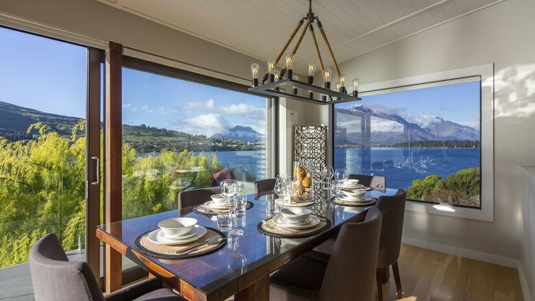 Kohanga Luxury Lakeside Villa