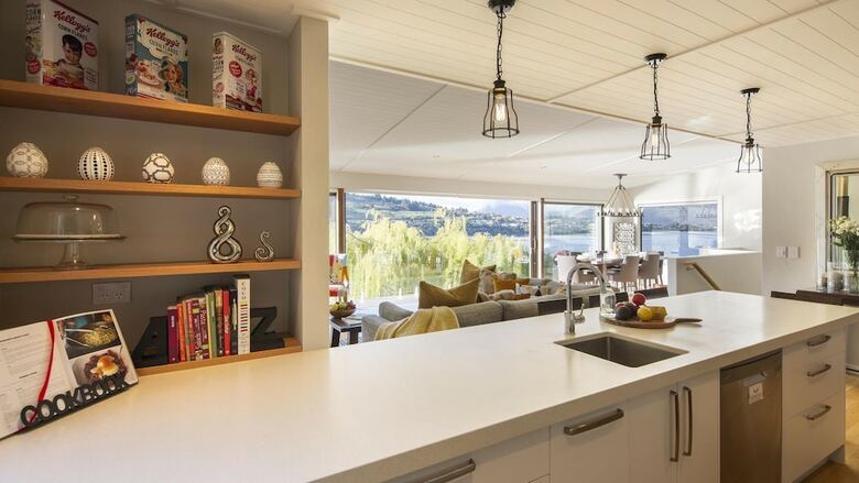 Kohanga Luxury Lakeside Villa