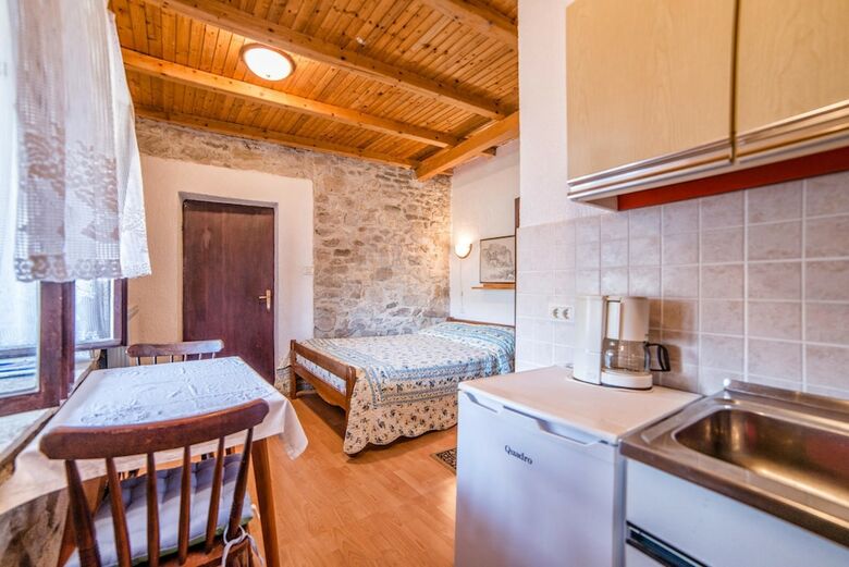 Apartamentos App And Rooms Nela Hum