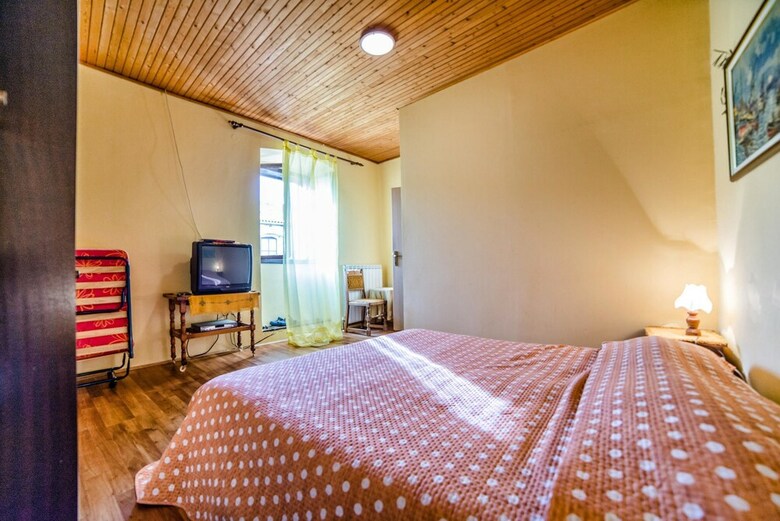 Apartamentos App And Rooms Nela Hum