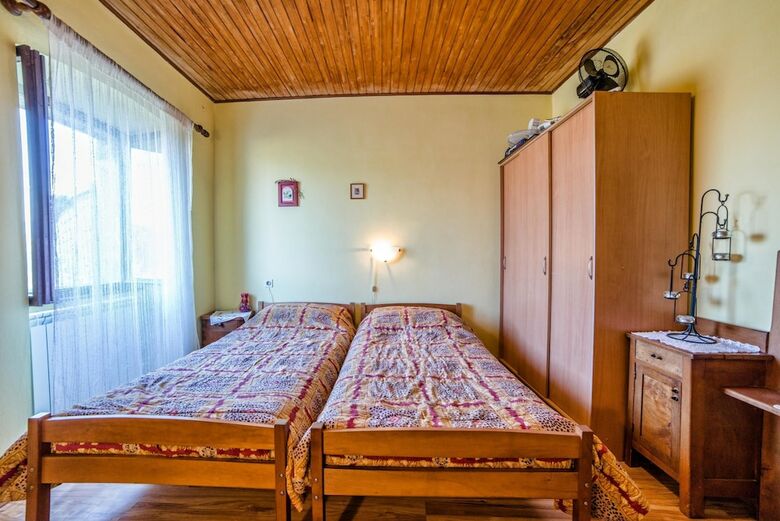 Apartamentos App And Rooms Nela Hum