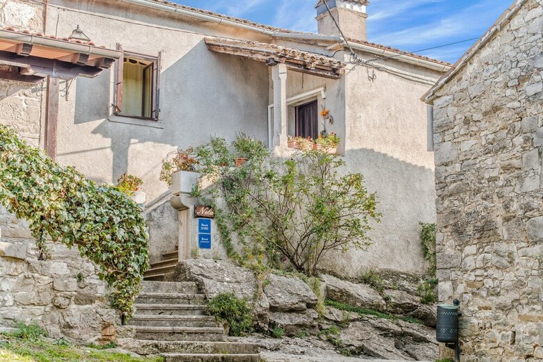 Apartamentos App And Rooms Nela Hum